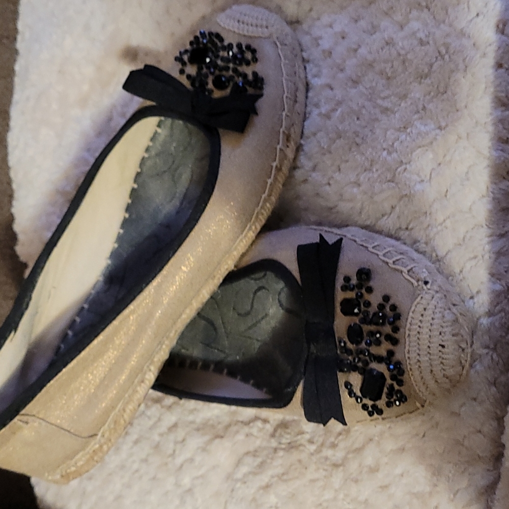 Simply Vera Wang flats Sz 9